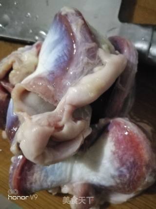 鸭胗炒胡萝卜的做法步骤：2