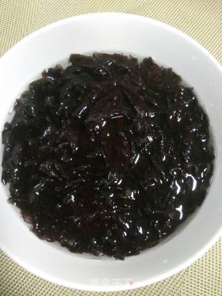 紫菜银鱼泡蛋汤的做法步骤：1