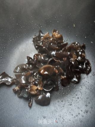 木耳肉丝的做法步骤：4