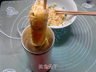 葱香方便面鸡蛋棒的做法步骤：9