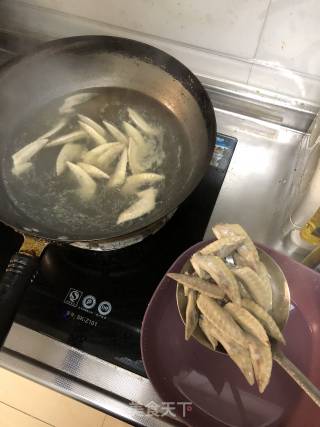 啤酒红烧鸡翅尖的做法步骤：2