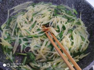 土豆丝炒韭菜的做法步骤：6