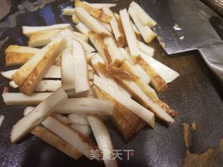 鱼饼番茄炒双菇的做法步骤：4