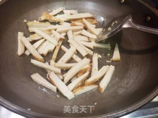 鱼饼番茄炒双菇的做法步骤：6