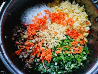 平菇韭菜粉丝鸡蛋饺的做法步骤：19