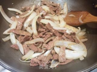 洋葱孜然炒牛肉的做法步骤：7