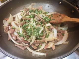 洋葱孜然炒牛肉的做法步骤：8
