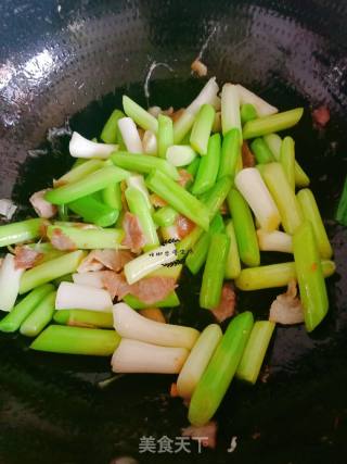 炒蒜苗的做法步骤：5
