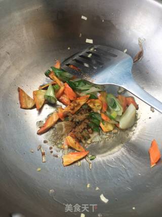 蜜斗鱼炒辣椒的做法步骤：4