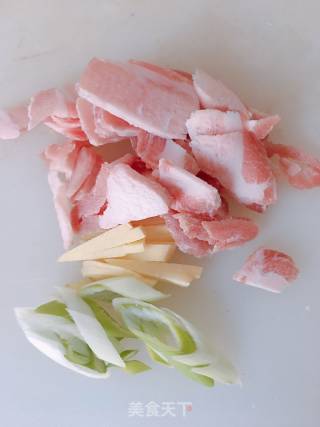 肉片炒海带的做法步骤：2