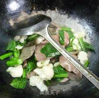 油菜蕻鹅肝炒花菜的做法步骤：12