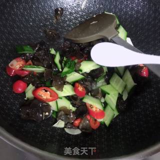 黄瓜炒木耳的做法步骤：5