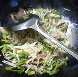 雪菜里脊肉炒金针菇的做法步骤：11