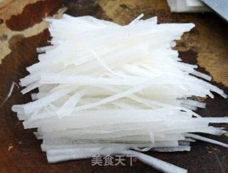 #润燥好汤水#虾仁萝卜丝汤的做法步骤：2