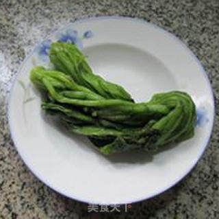 雪菜鱿鱼炒鸡蛋的做法步骤：2