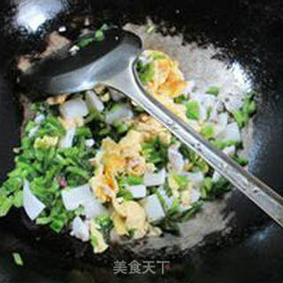 雪菜鱿鱼炒鸡蛋的做法步骤：11