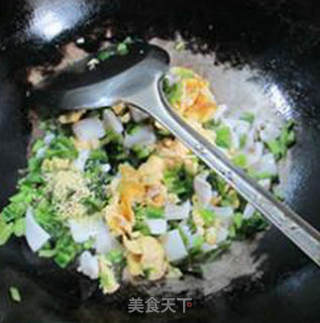 雪菜鱿鱼炒鸡蛋的做法步骤：12