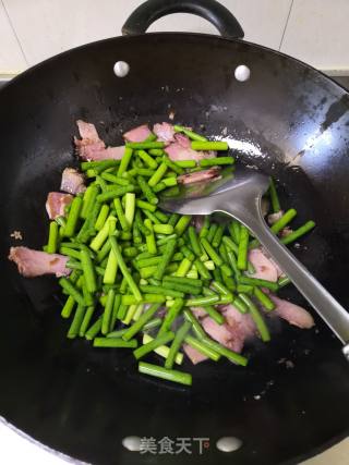 蒜苔炒腊肉的做法步骤：5