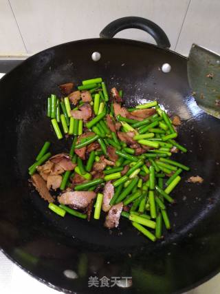 蒜苔炒腊肉的做法步骤：7