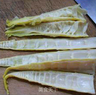 笋尖豆腐炒蚕豆的做法步骤：4