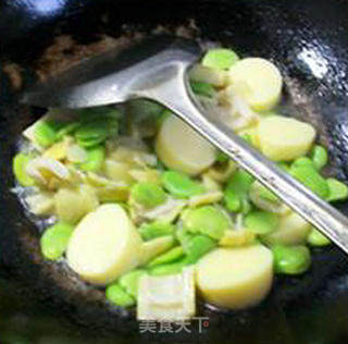 笋尖豆腐炒蚕豆的做法步骤：11