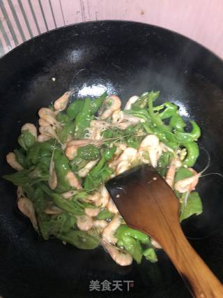 青椒小河虾的做法步骤：3