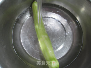 虾味球炒夜开花的做法步骤：2