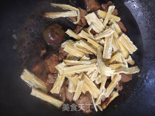 腐竹烧肉的做法步骤：5