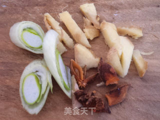 猪肉丸烩白菜的做法步骤：1