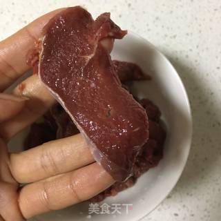 菠萝炒牛肉的做法步骤：2