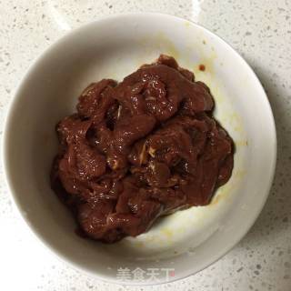菠萝炒牛肉的做法步骤：3