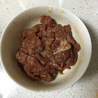 菠萝炒牛肉的做法步骤：4