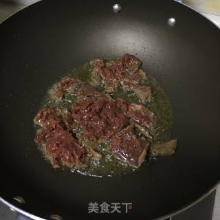 菠萝炒牛肉的做法步骤：6