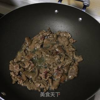 菠萝炒牛肉的做法步骤：7