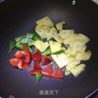 菠萝炒牛肉的做法步骤：8