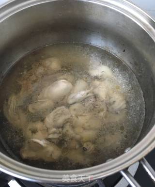 “润燥好汤水”蚝肉蛋花汤的做法步骤：3