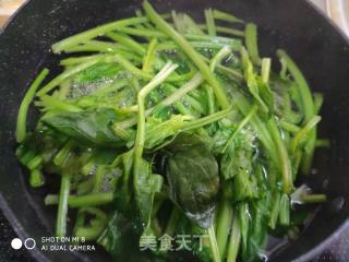 鸡蛋拌菠菜的做法步骤：3