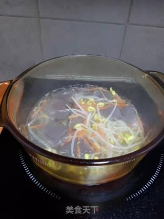 鸭血黄豆芽汤的做法步骤：2