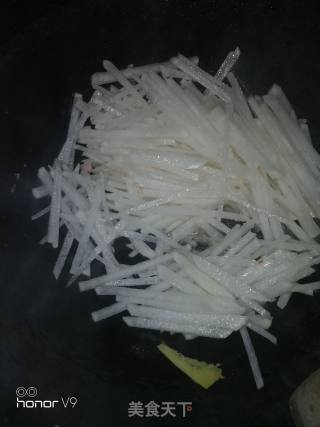 萝卜丝炒腊鱼的做法步骤：3