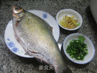 清蒸扁鱼的做法步骤：1