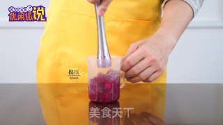 火龙果脏脏茶：学习奶茶制作方法网红奶茶的做法步骤：2