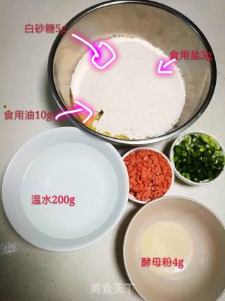 葱花火腿卷的做法步骤：1