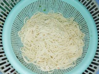 肉丸汤面的做法步骤：1