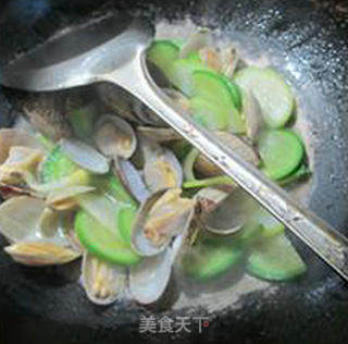 青萝卜炒花蛤的做法步骤：10