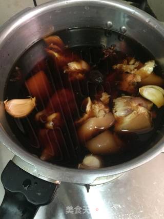 卤猪脚的做法步骤：5