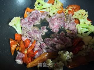 牛肉煸炒有机花菜的做法步骤：4