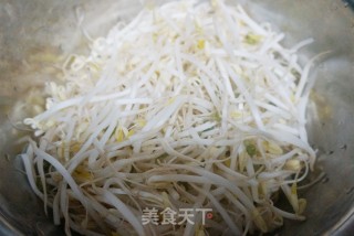 韭菜炒豆芽的做法步骤：1