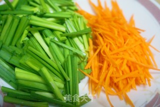 韭菜炒豆芽的做法步骤：2