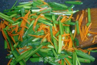 韭菜炒豆芽的做法步骤：4