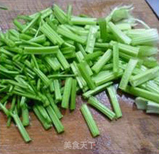 黑木耳里脊肉炒香芹的做法步骤：7